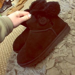 Mini Bailey button black uggs! authentic